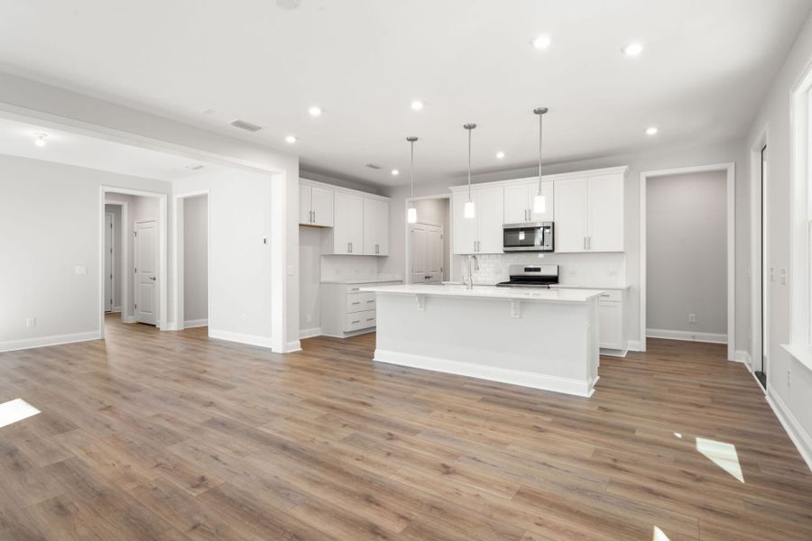 Spacious, unfurnished interior of a new home in Waterways, Richmond Hill (Image 22).