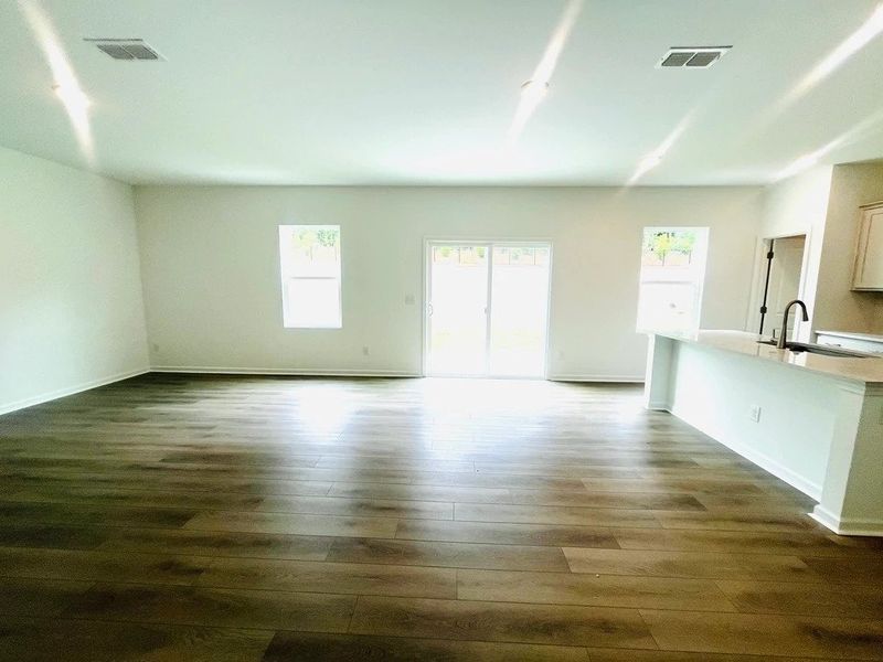 Spacious, unfurnished interior of a new home in Middleton Farms, Middlesex (Image 12).