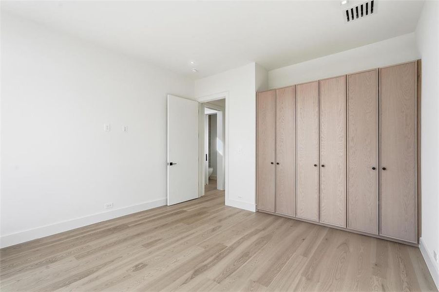 Spacious, unfurnished interior of a new home in , Dallas (Image 22). Spacious, unfurnished interior of a new home in , Dallas (Image 22).