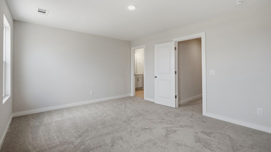 Primary room with connected bathroom and walk-in closet