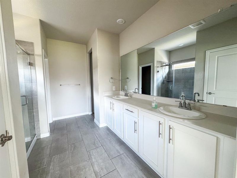 Furnished interior view inside a new home in Stonehaven, Seagoville (Image 6). Furnished interior view inside a new home in Stonehaven, Seagoville (Image 6).