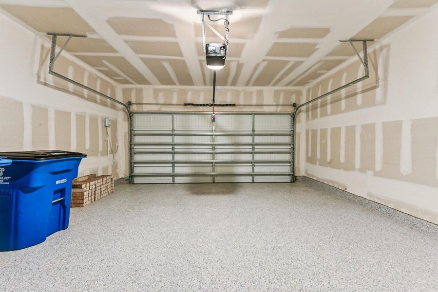 Spacious, unfurnished interior of a new home in Stonewall Ranch, Liberty Hill (Image 38).