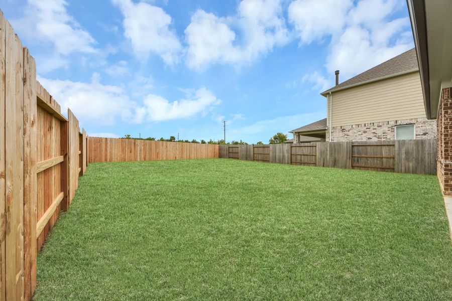 Come and see this spacious backyard with its beautiful covered patio. There is plenty of room for the kids to play and adults to relax. Perfect for your outdoor living space, patio furniture, bbq pit, and so much more. The possibilities are endless!