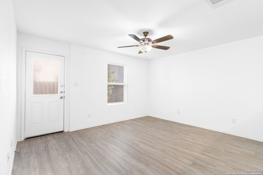 Spacious, unfurnished interior of a new home in Presa Point, San Antonio (Image 17). Spacious, unfurnished interior of a new home in Presa Point, San Antonio (Image 17).
