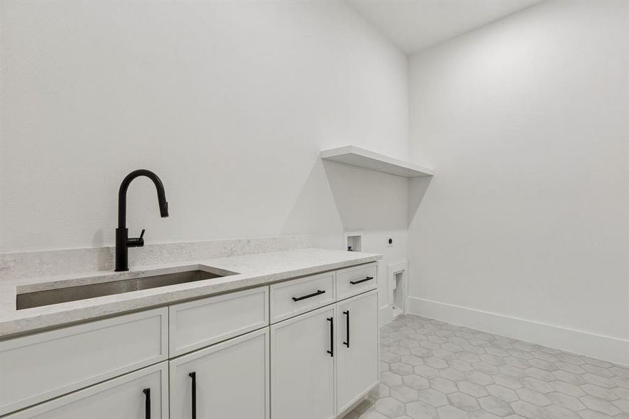 Close-up of interior finishes inside a home in , Farmers Branch (Image 20).