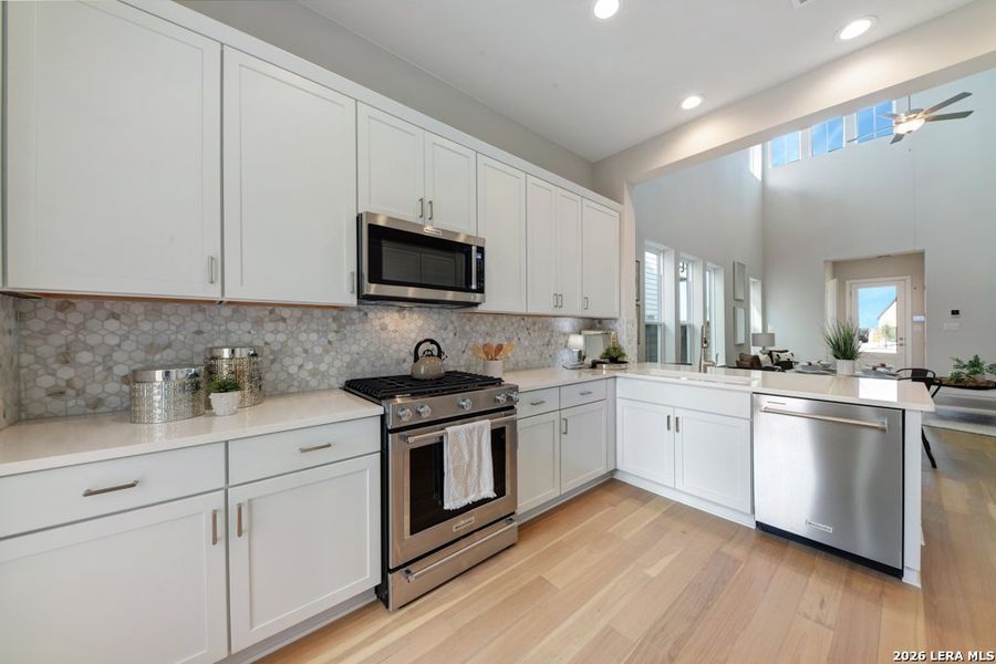 Furnished interior view inside a new home in Town Creek, New Braunfels (Image 9).
