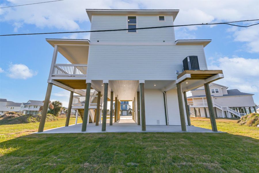 Exterior details and patio area of a home in , Galveston (Image 3).