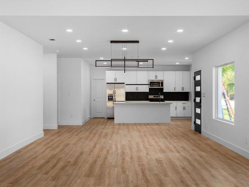 Spacious, unfurnished interior of a new home in , Granbury (Image 23).