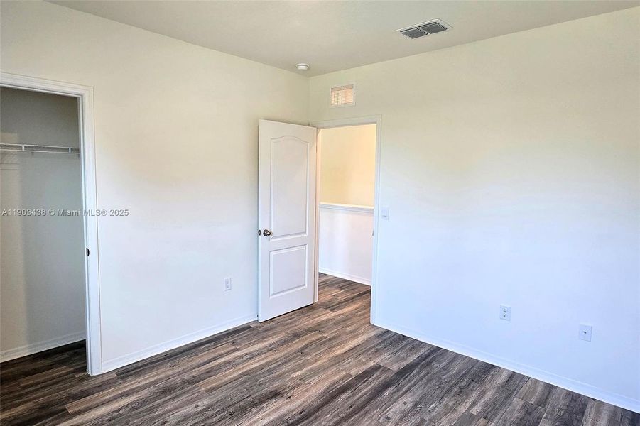 Spacious, unfurnished interior of a new home in , Davenport (Image 23).