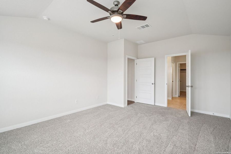 Spacious, unfurnished interior of a new home in Catalina, Converse (Image 27).