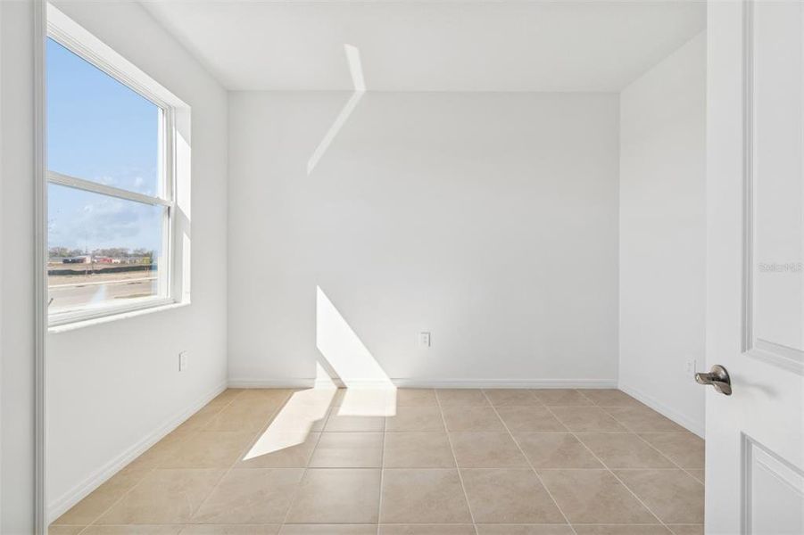 Spacious, unfurnished interior of a new home in Southpointe, Palmetto (Image 17).