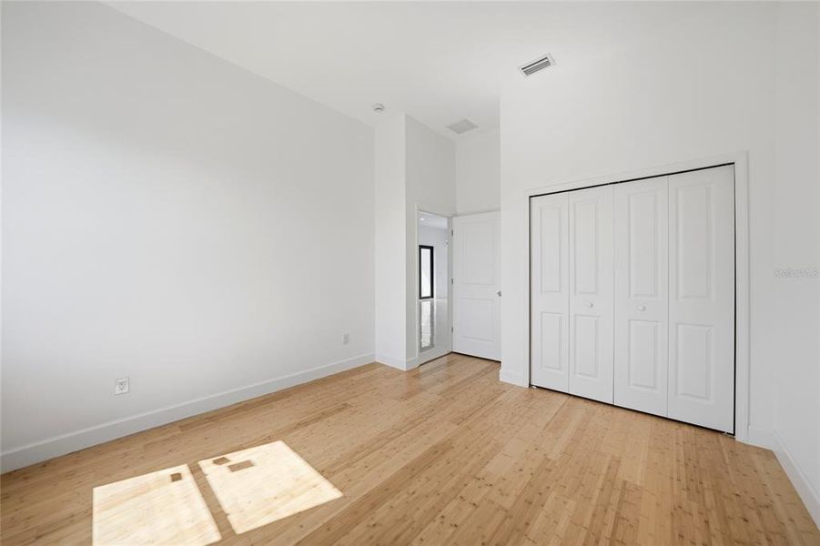 Spacious, unfurnished interior of a new home in , Port Charlotte (Image 24).
