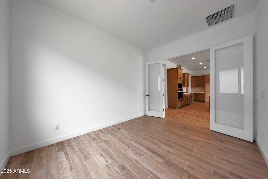 PHX_Landmarke_Lot 1191_Crimson_281_Flex