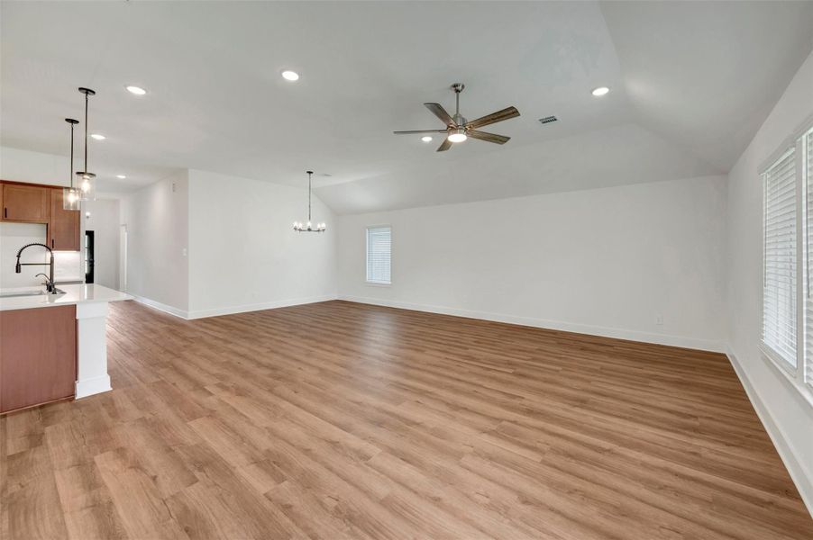 Spacious, unfurnished interior of a new home in Sorella, Tomball (Image 25).