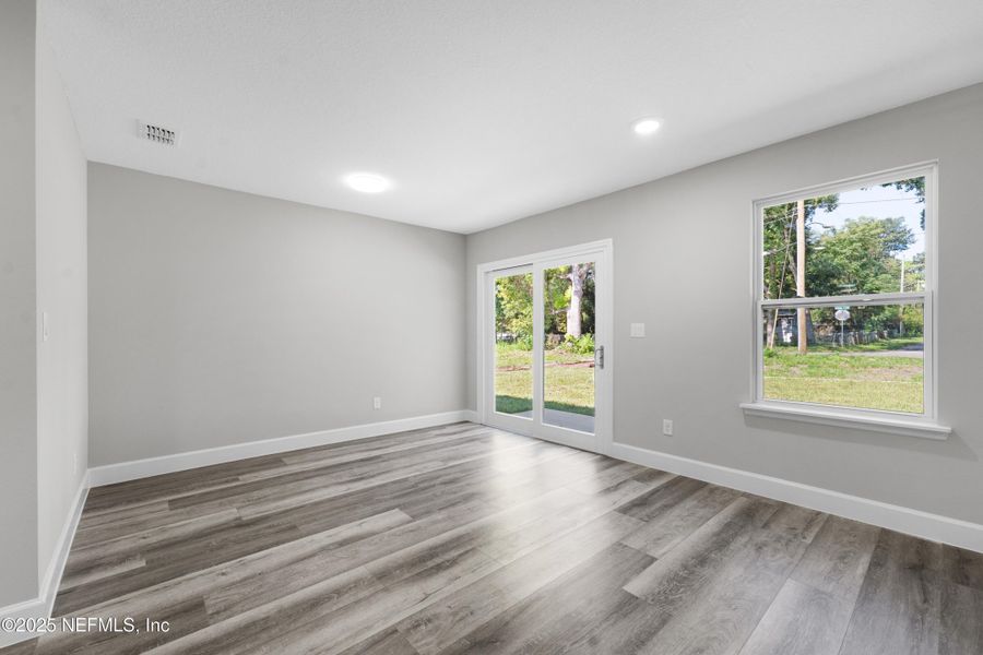 Spacious, unfurnished interior of a new home in , Jacksonville (Image 11).