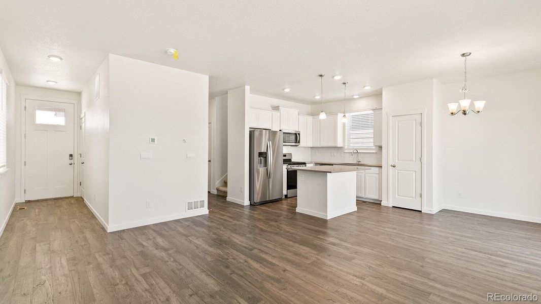 Spacious, unfurnished interior of a new home in The Ridge at Lorson Ranch, Colorado Springs (Image 22).