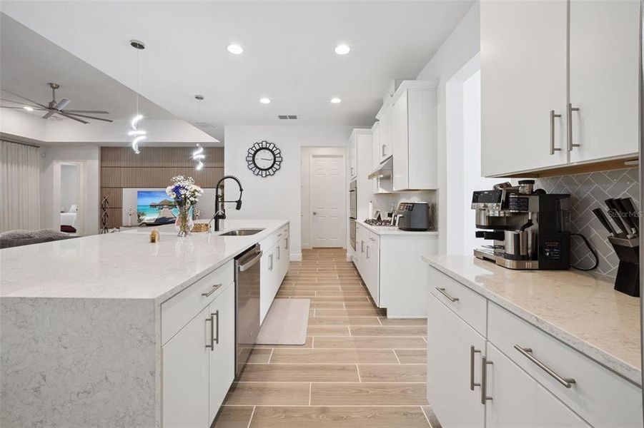 Furnished interior view inside a new home in , Mount Dora (Image 16).