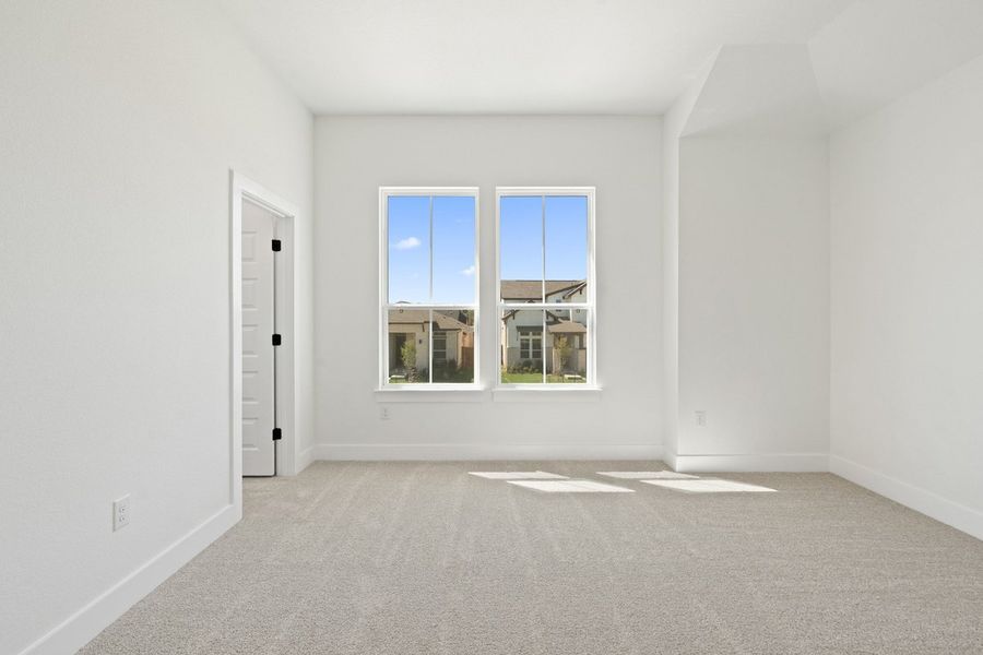 Spacious, unfurnished interior of a new home in Persimmon, Buda (Image 34).