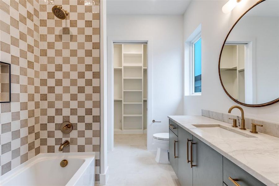 Furnished interior view inside a new home in , Dallas (Image 32). Furnished interior view inside a new home in , Dallas (Image 32).