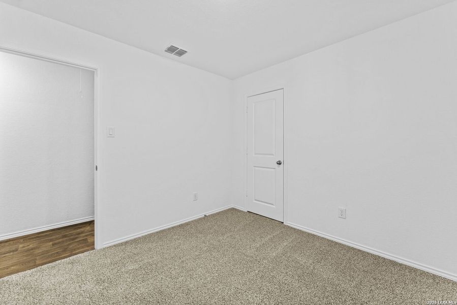 Spacious, unfurnished interior of a new home in Avenida, Converse (Image 17).