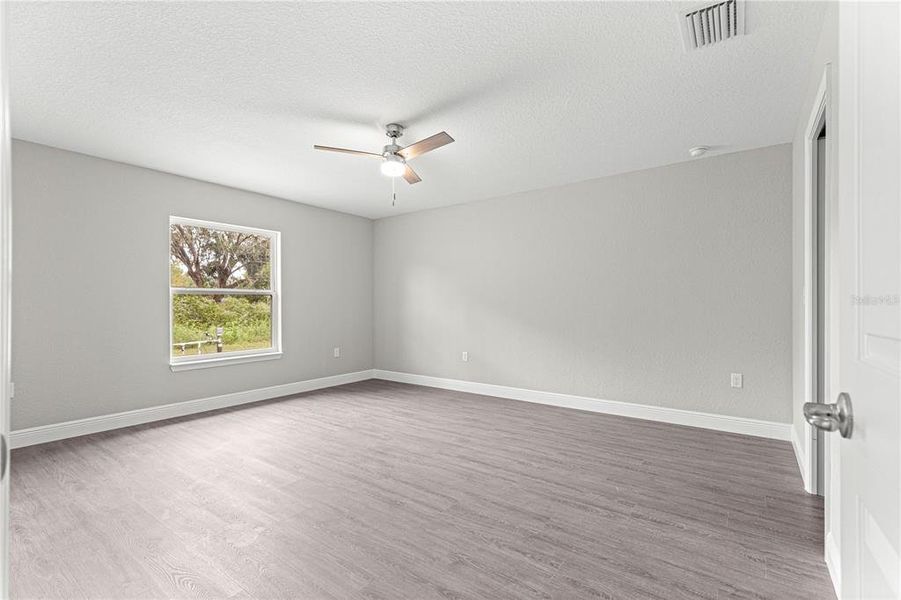 Spacious, unfurnished interior of a new home in , Summerfield (Image 19).