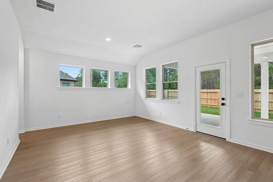 Spacious, unfurnished interior of a new home in Escondido 60', Magnolia (Image 31).