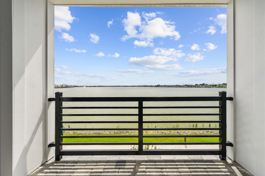 Image 40 of a home in Emerald Landing at Waterside at Lakewood Ranch – City Homes.