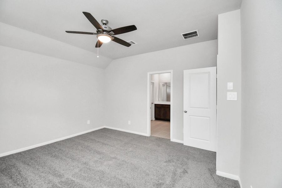 Spacious, unfurnished interior of a new home in Montgomery Ridge: Founders Collection, Montgomery (Image 33).