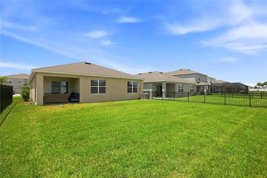 Exterior details and patio area of a home in , Bradenton (Image 30).