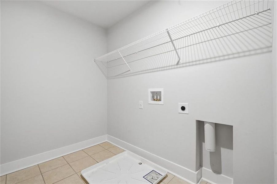 Spacious, unfurnished interior of a new home in Hunters Creek, Flowery Branch (Image 17).