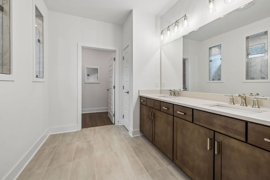 Furnished interior view inside a new home in Del Webb Barton Village, Lebanon (Image 44).