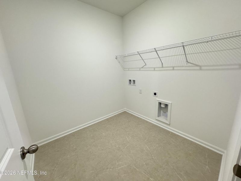 Spacious, unfurnished interior of a new home in Hyland Trail, Green Cove Springs (Image 22).