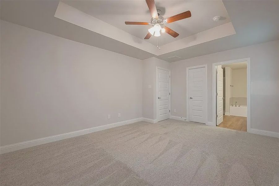 Spacious, unfurnished interior of a new home in Bayou Maison, Dickinson (Image 18).