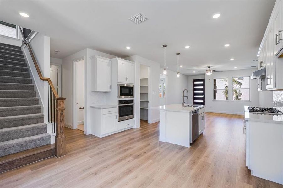 1128 Wheatgrass Mews ~ Ready Now 1128 Wheatgrass Mews ~ Ready Now