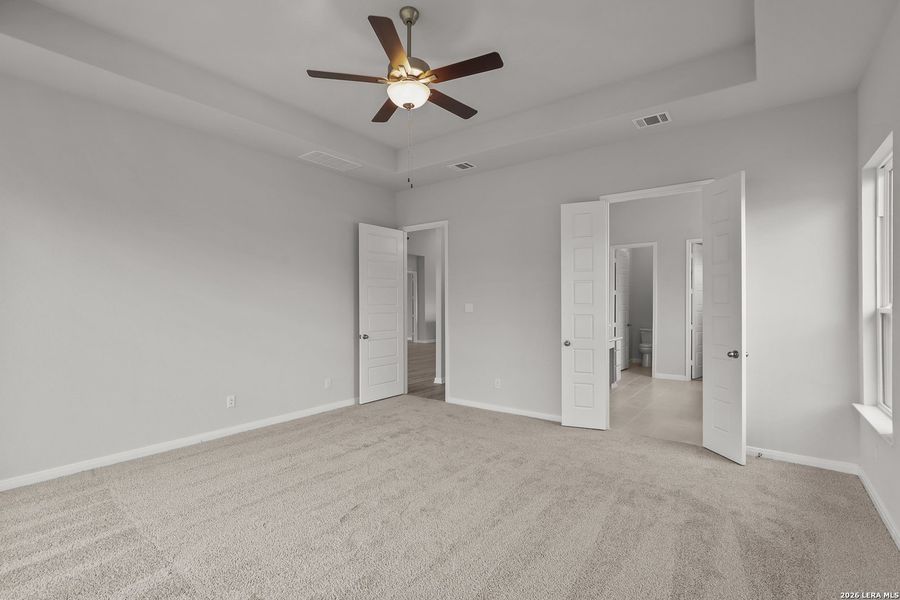 Spacious, unfurnished interior of a new home in Buffalo Crossing, Cibolo (Image 35).