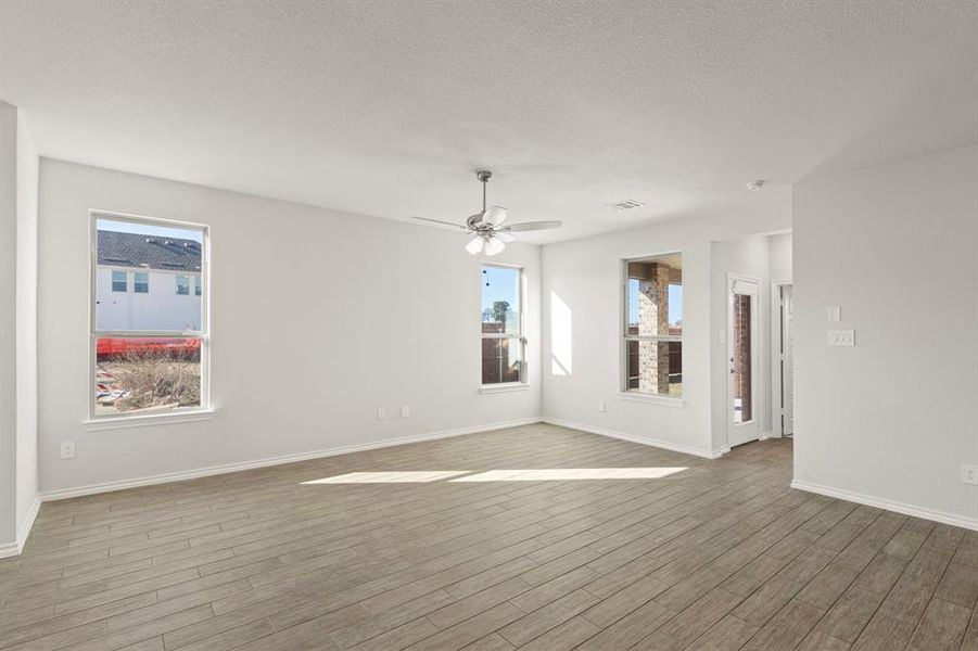 04. 1700 Edgeway - Family