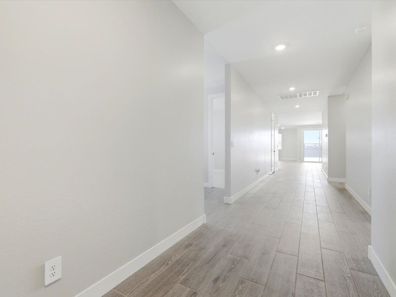 Spacious, unfurnished interior of a new home in Abel Ranch Reserve Series, Goodyear (Image 11).