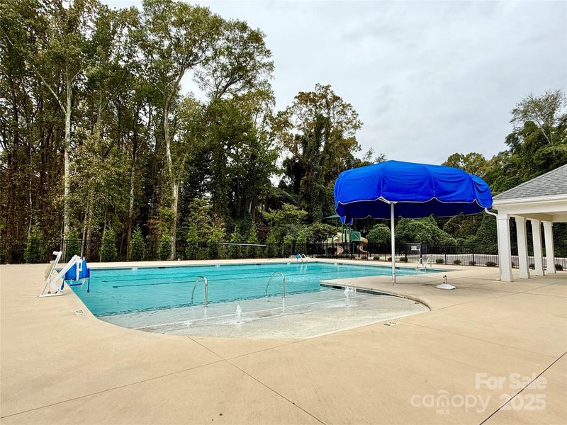 Community amenities in Mills at Long Creek, Dallas (Image 31).