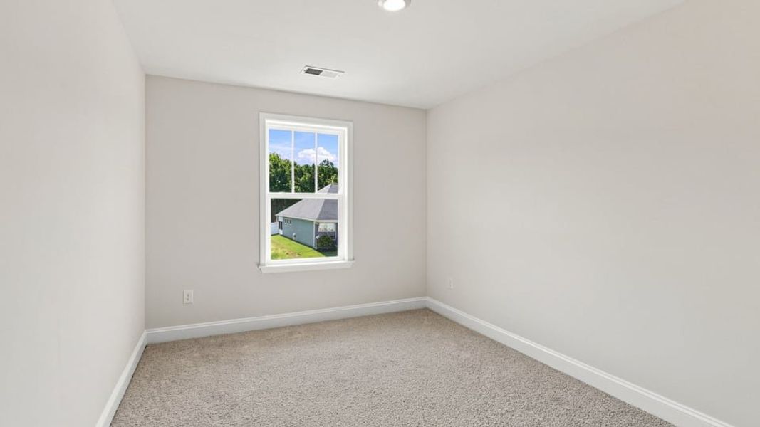 Spacious, unfurnished interior of a new home in Shadowood, Seneca (Image 28).