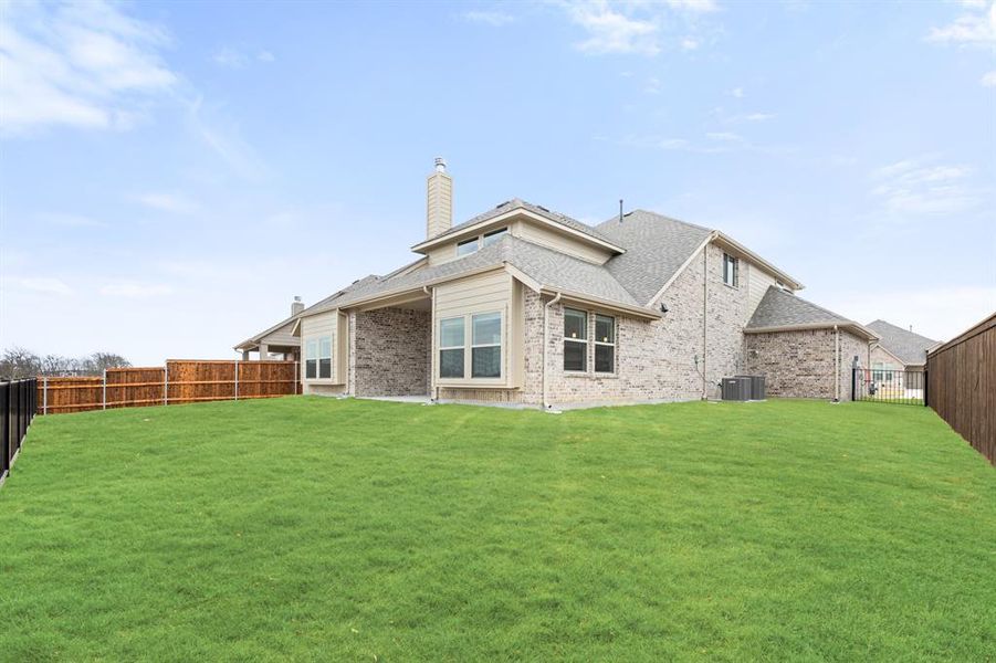 Exterior details and patio area of a home in Silo Mills, Joshua (Image 27).