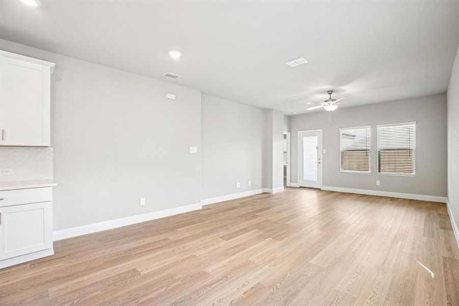 Photo is not of the actual home, but is an inspirational photo of builder’s model home and may depict options, furnishings, and/or decorator features that are not included. Photo is not of the actual home, but is an inspirational photo of builder’s model home and may depict options, furnishings, and/or decorator features that are not included.