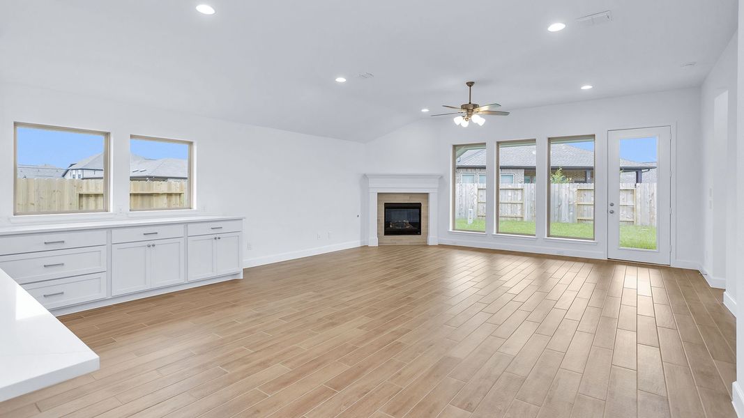 Spacious, unfurnished interior of a new home in Escondido, Magnolia (Image 14).