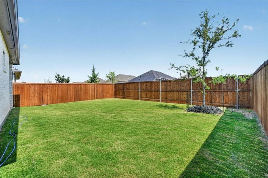 Exterior details and patio area of a home in Heritage Ranch, Sherman (Image 20).