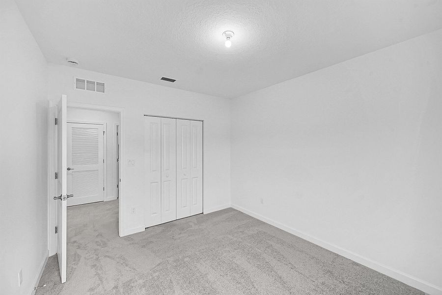 Spacious, unfurnished interior of a new home in Seagrove: The Indies, Fort Pierce (Image 12).