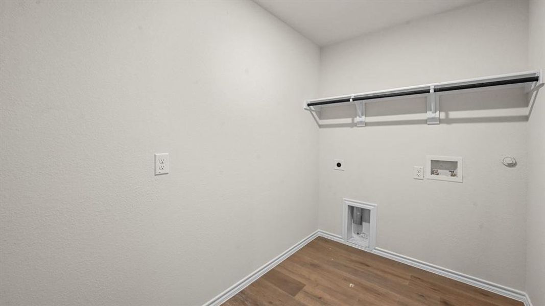 Spacious, unfurnished interior of a new home in Bluff Springs, Ferris (Image 26).