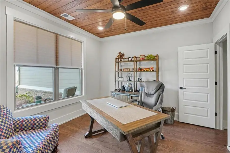 Furnished interior view inside a new home in , Williamson (Image 9).