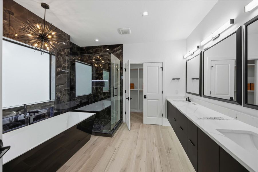 Primary en suite bath Primary en suite bath