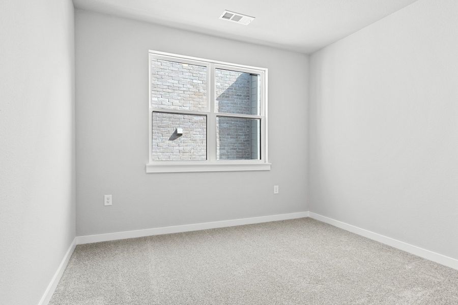 Spacious, unfurnished interior of a new home in Ten Mile Creek, Celina (Image 40).