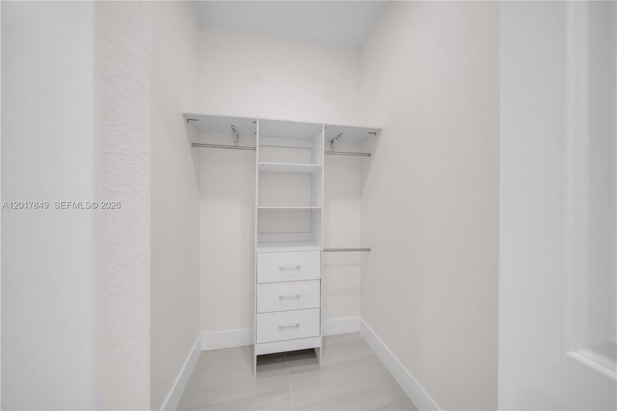 Spacious, unfurnished interior of a new home in , Lehigh Acres (Image 32).