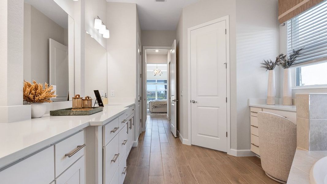 2799 Westwind II Owners Bath 2of2 Base2